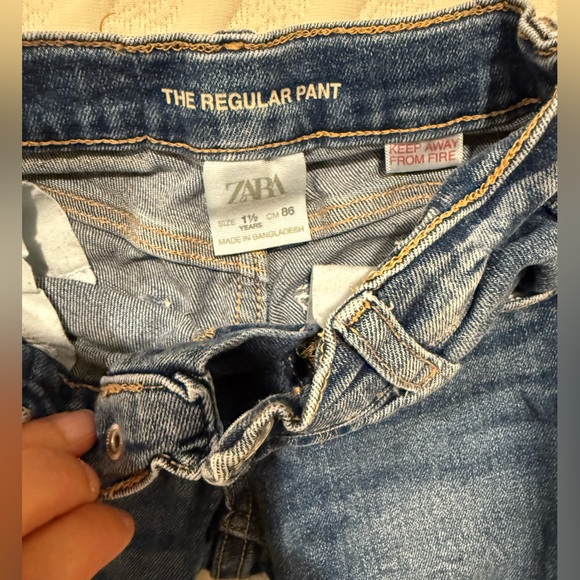 Zara Classic Blue Jeans - Picture 2 of 3